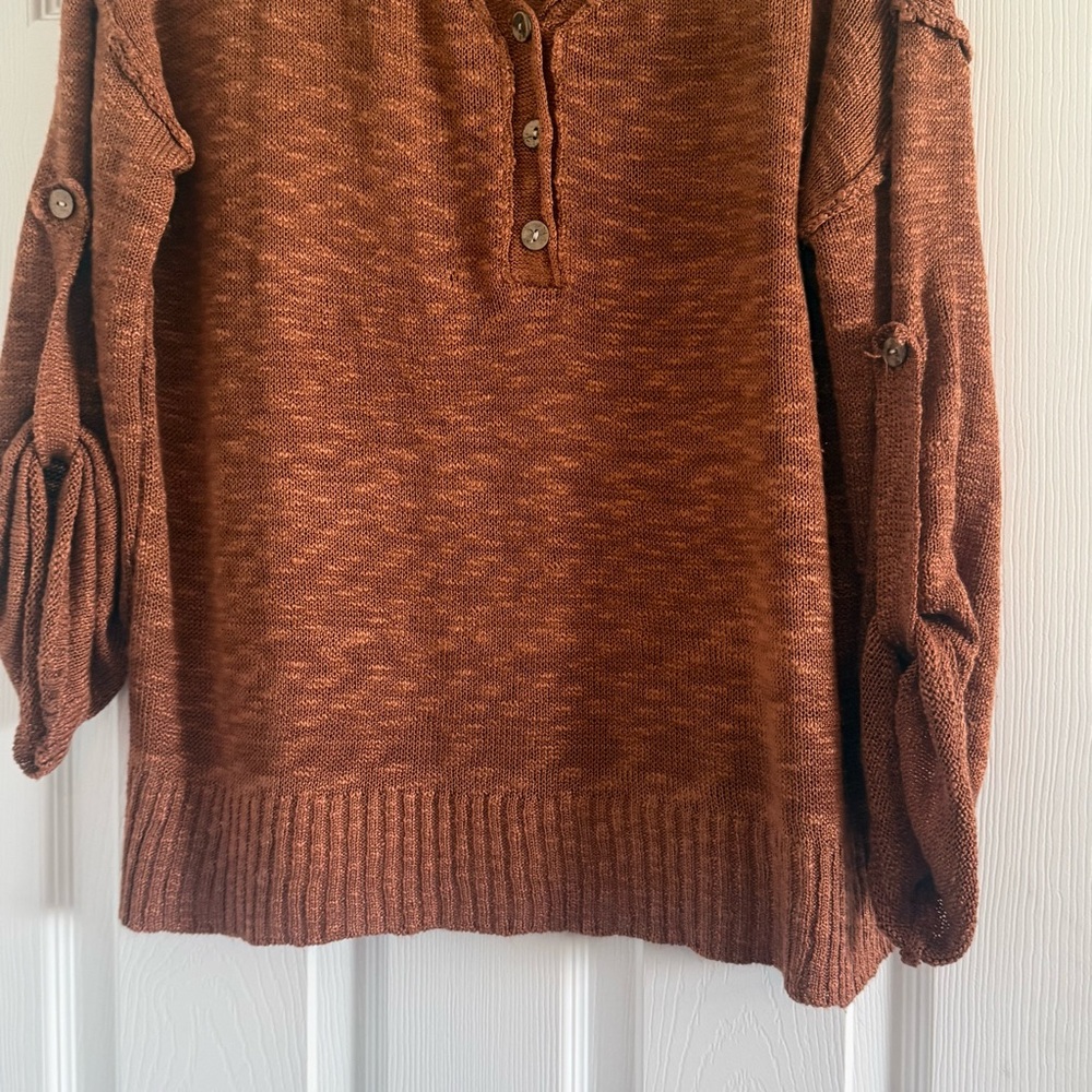 Stitch & Feather V-Neck Button Henley Sweater in Rust Brown S/M - Picture 4 of 9